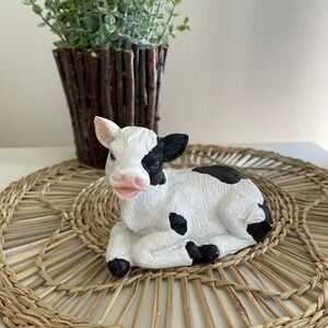 Laying Down Cow Resin Farm Figure Country Farmhouse Decor Figurine Farm Animal